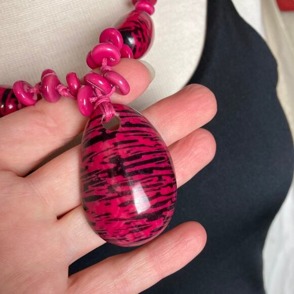 Boho pink mixed media necklace - Picture 9 of 10